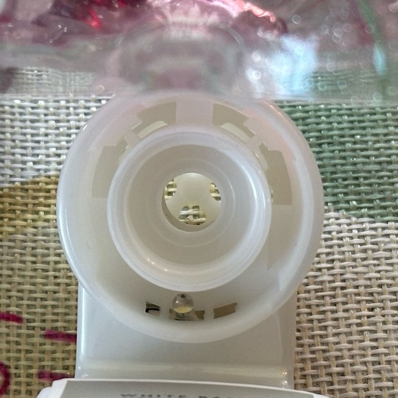 Bath & Body Works Valentine's Day Drink Wallflowers Fragrance Plug - Picture 7 of 7